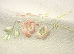 野花柄ワンポイント刺繍半衿