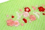 手絞り生地にうさぎ桜の刺繍をあしらったお子さま用ふっくら半衿(ヒワ)【七五三小物特集】