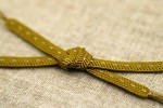 ステッチ模様の本格手組み羽織紐(金茶)