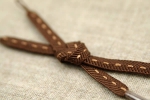 ステッチ模様の本格手組み羽織紐(こげ茶)